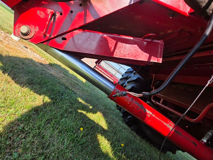 cih-2388-axial-flow-combine-image-17