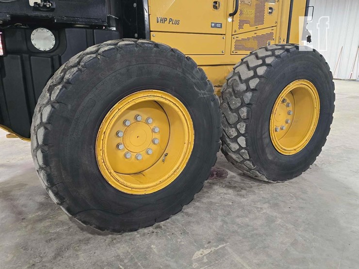 2010-caterpillar-120m-image-27