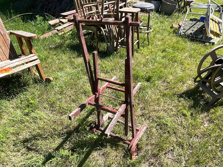 #3243-•-vintage-wood-hose-reel-with-plastic-hose-reel-image-13