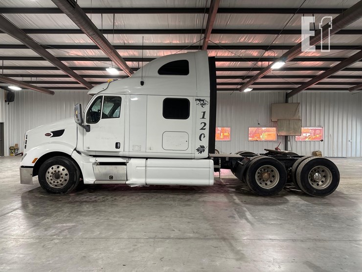2012-peterbilt-587-image-5