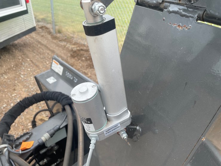 #5834-•-bobcat-snowblower-attachment-image-10