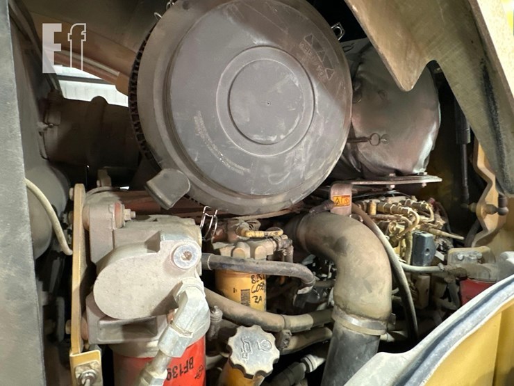 2012-caterpillar-cs64-image-22