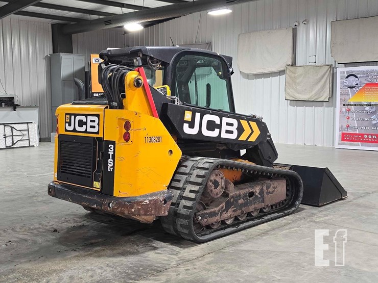 2021-jcb-3ts-8t-image-3