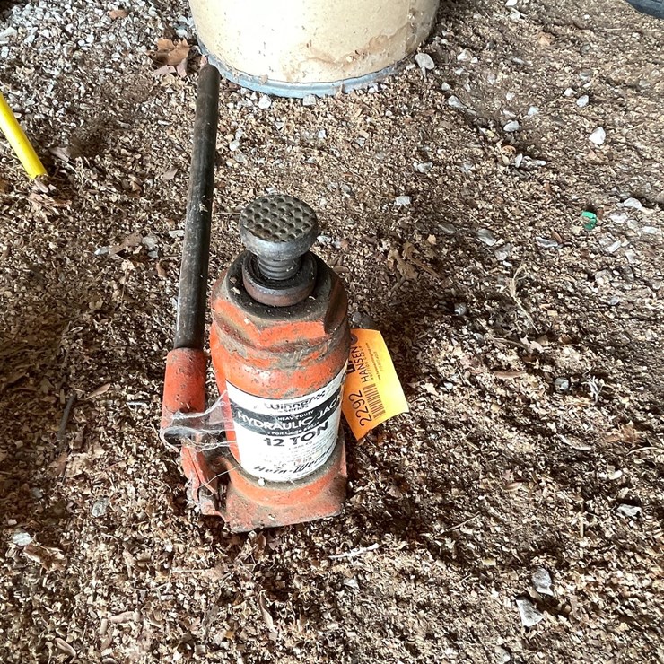 #2292 • Winner Series 12 Ton Bottle JAck