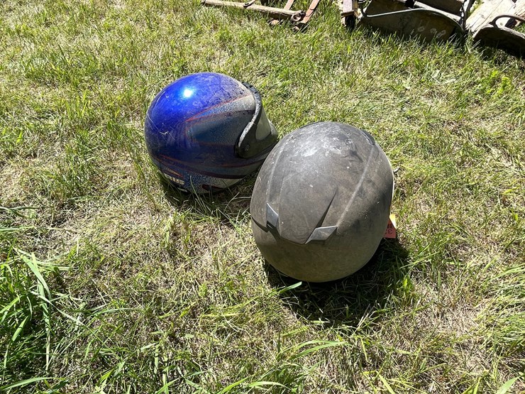 #3234-•-(2)-helmets-image-5