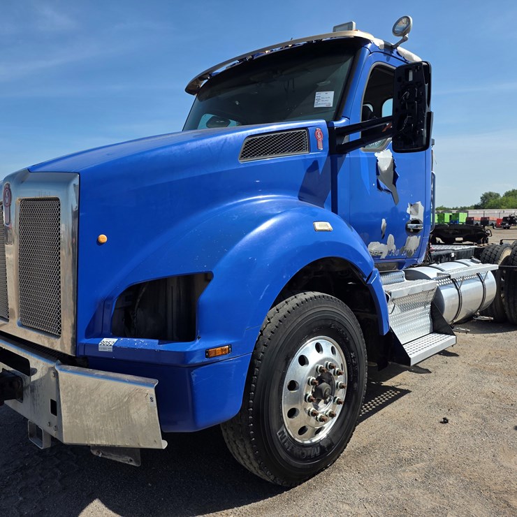 2015 KENWORTH T880