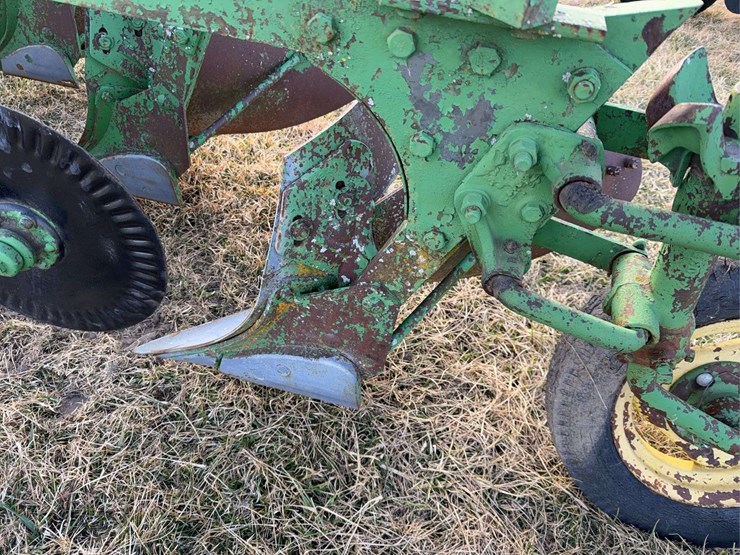 john-deere-pull-type-two-bottom-plow-image-38