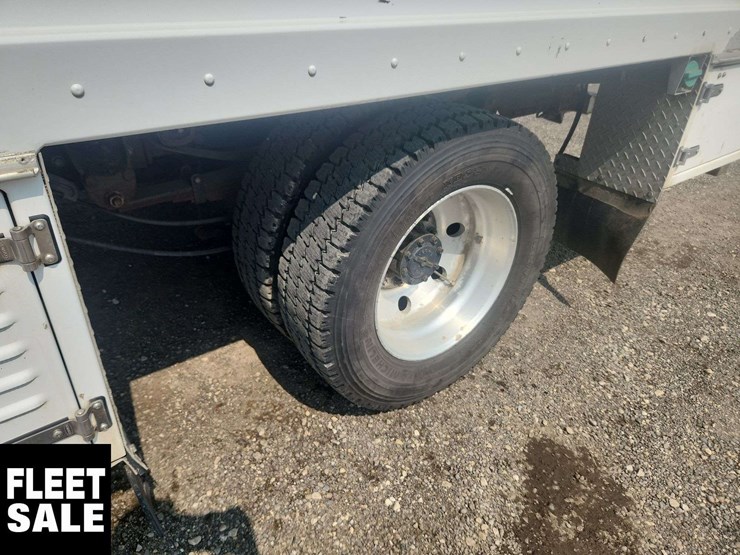 2021-ford-f550-image-11