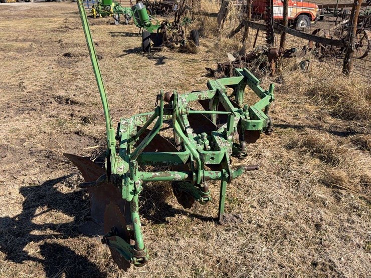 john-deere-three-point-four-bottom-plow-image-9