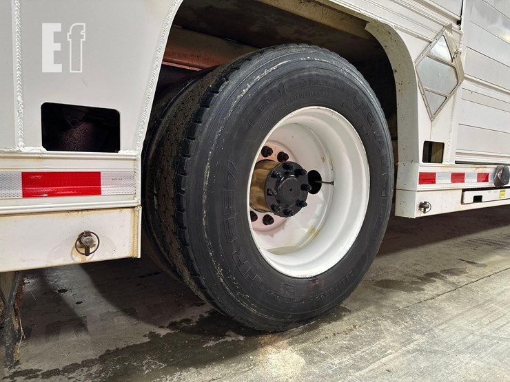 2015-peterbilt-337-image-32