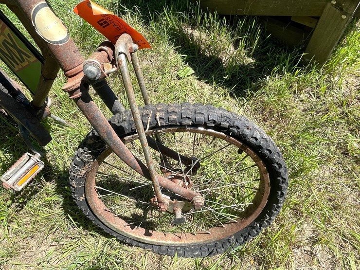 #3299-•-(2)-vintage-bikes-image-15