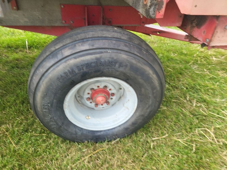 gehl-970-silage-wagon-w/gehl-tandem-axle-running-gear-image-45