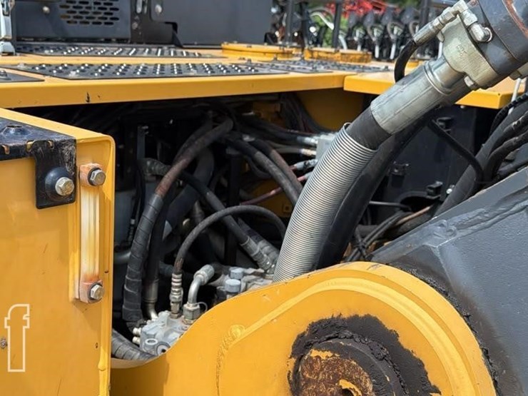 2015-deere-470g-lc-image-30