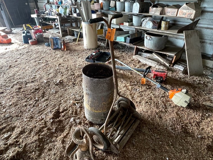 #2289-•-rotary-mower,-hand-pump,-and-26"-barrel-image-2