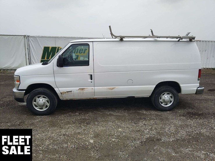2014-ford-cargo-image-7