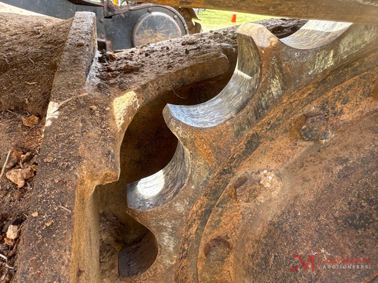 caterpillar-e120b-image-9