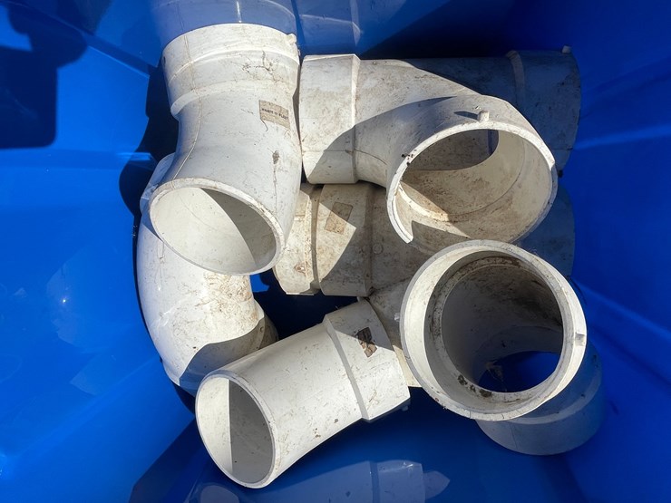#3224-•-tractor-parts,-trailer-tie-downs,-and-various-pvc-pipe-image-16