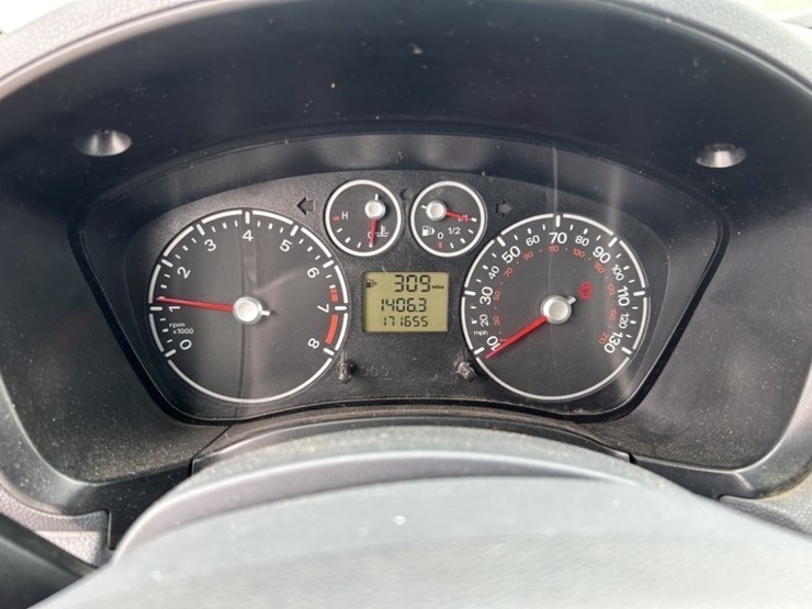 2010-ford-transit-connect-image-25