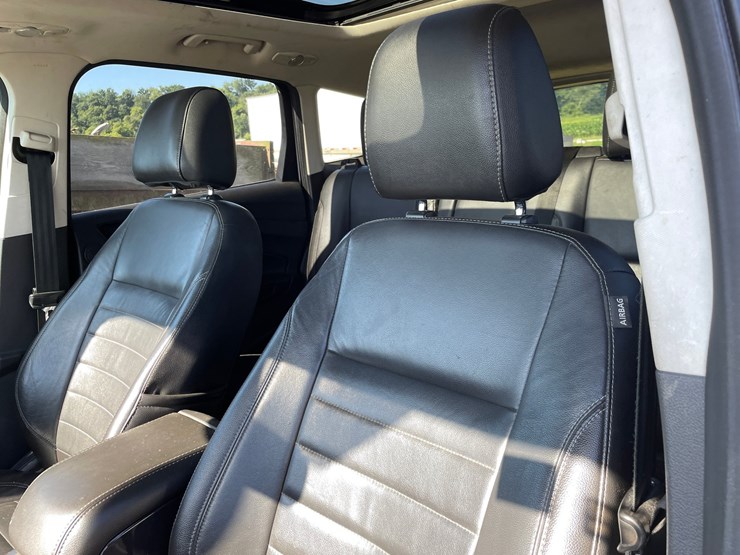 2014-ford-escape-titanium-image-31