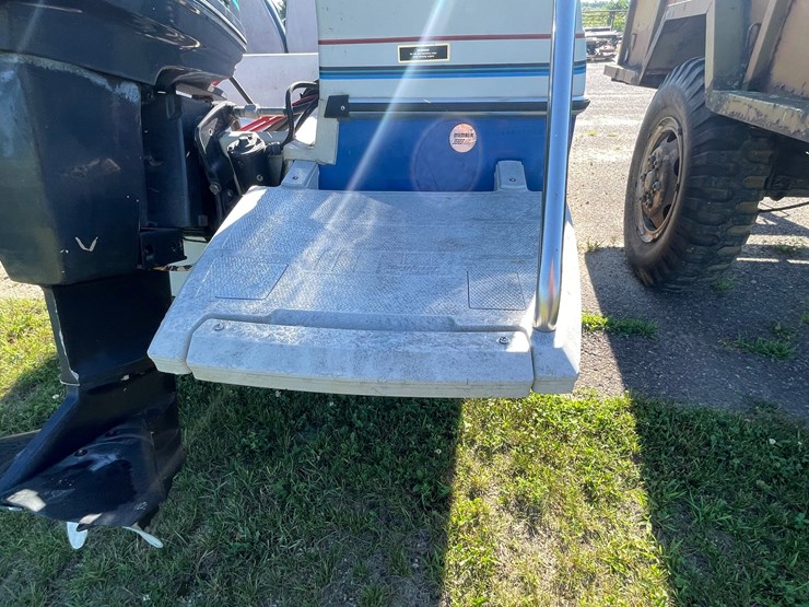 #1019-•-bayliner-capri-boat-on-escort-trailer-(no-title,-for-parts)-image-26