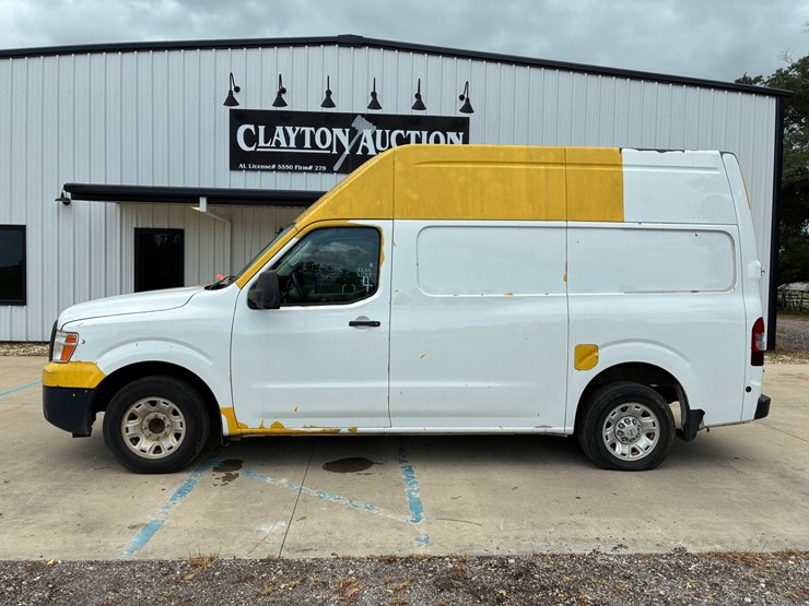 2021-nissan-nv2500-image-1