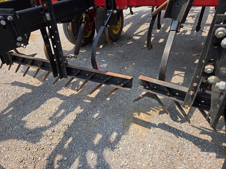 44'-sunflower-5055-44-field-cultivator-image-35