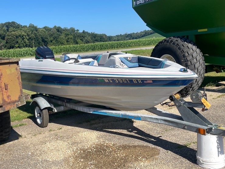 #1019-•-bayliner-capri-boat-on-escort-trailer-(no-title,-for-parts)-image-4