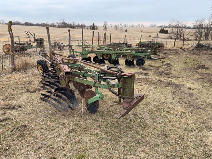 john-deere-pull-type-four-bottom-plow-image-7