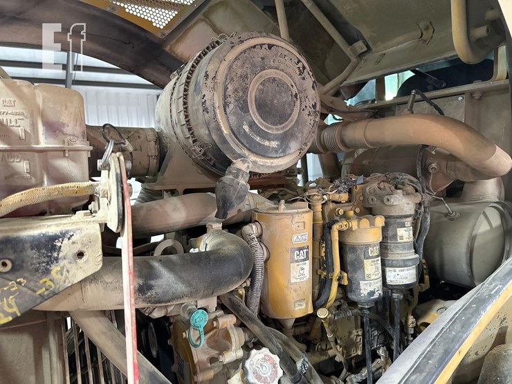2019-caterpillar-cp56b-image-26