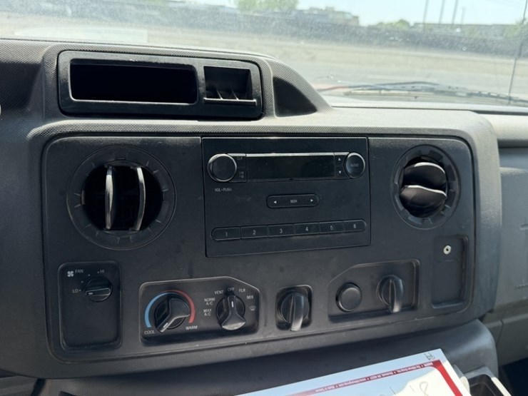 2014-ford-e450-sd-image-32