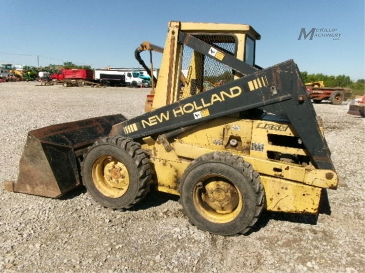 new-holland-l555-image-10