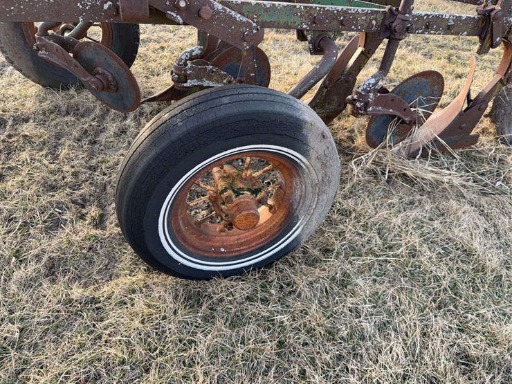 john-deere-pull-type-three-bottom-plow-image-10