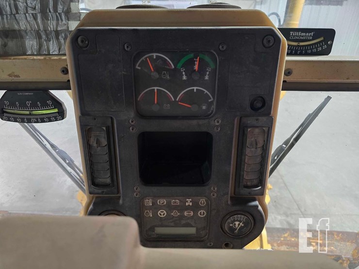 2004-caterpillar-140h-image-17
