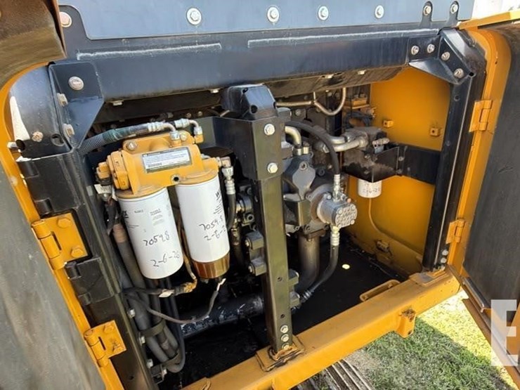 2015-deere-470g-lc-image-31