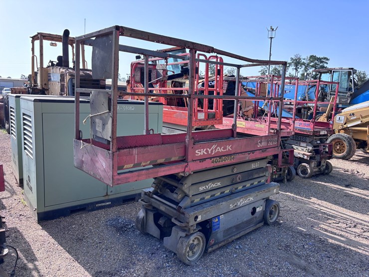 #39047-•-skyjack-sj1113219-scissor-lift-|-for-parts/repairs-image-1