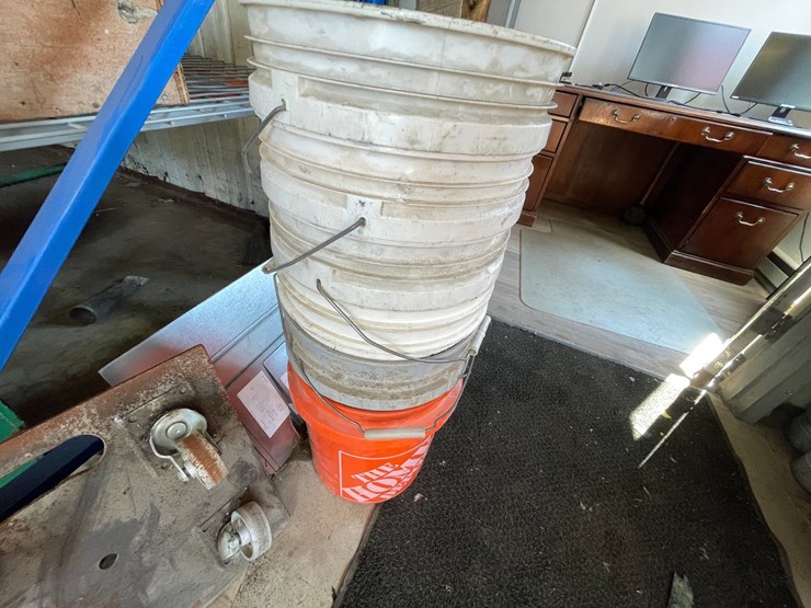 #4052-•-metal-cart,-sheet-metal,-buckets,-and-sunflower-heater-image-9