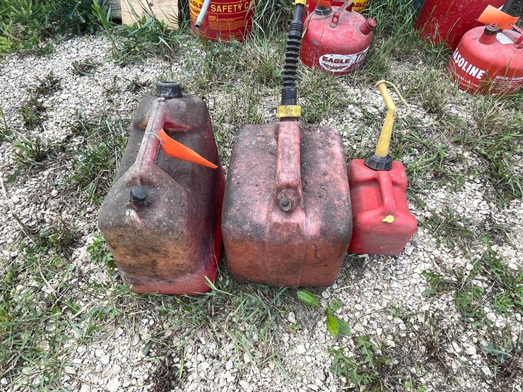 #3343-•-(3)-poly-gas-cans-image-6