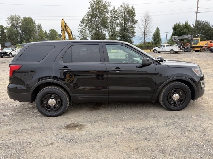 2017-ford-explorer-image-3