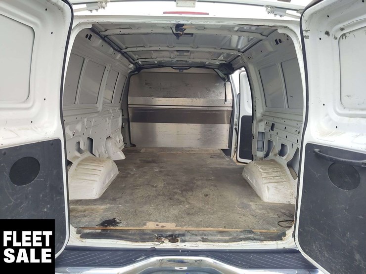 2014-ford-cargo-image-23