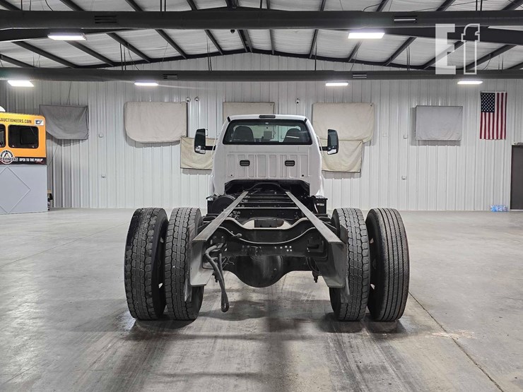 2019-ford-f750-image-8