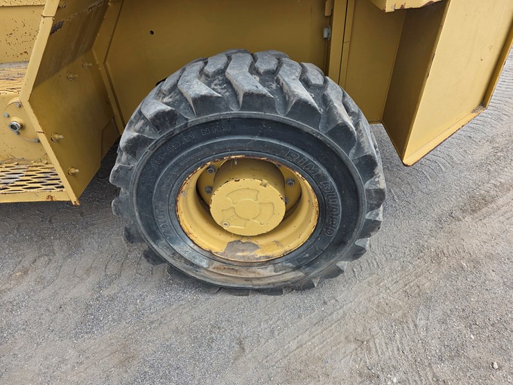 2013-caterpillar-c4.4-image-16