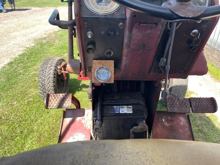 #1020-•-farmall-656-gas-tractor-(augusta,-wi)-image-40