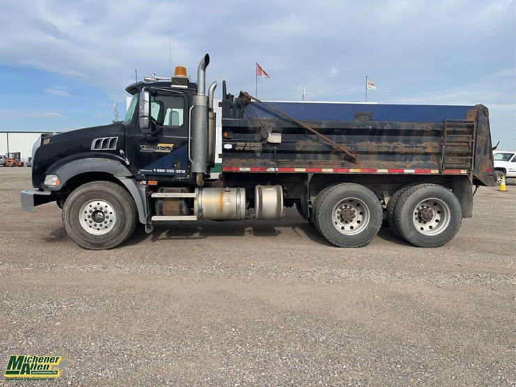 2007-mack-granite-t/a-dump-truck-image-2