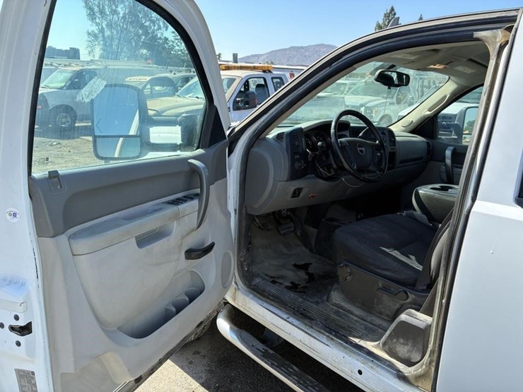 2012-gmc-sierra-2500-image-16