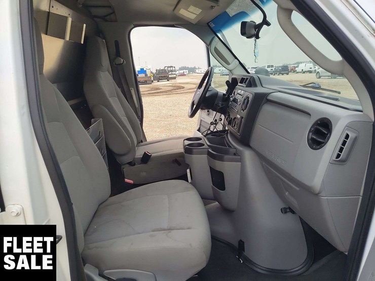 2014-ford-cargo-image-26