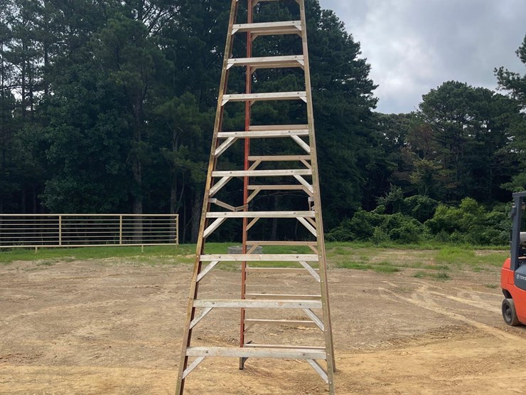 werner-20'-step-ladder-image-6