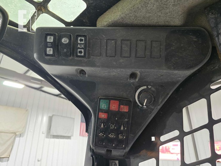 2023-deere-324g-image-17