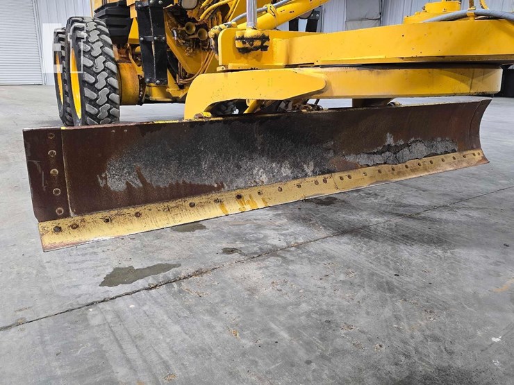 2004-caterpillar-120h-image-10