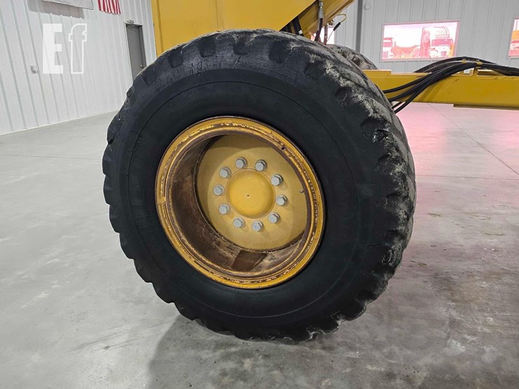 2010-caterpillar-160m-image-28