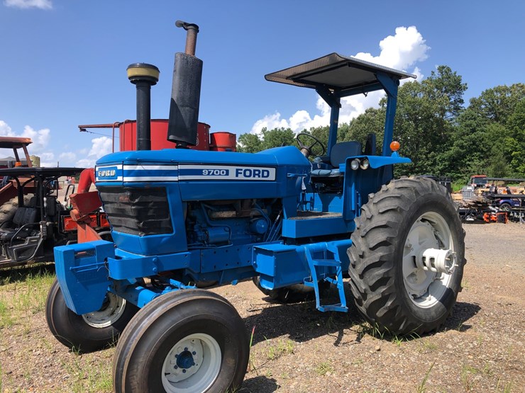 1977-ford-tractor-image-1